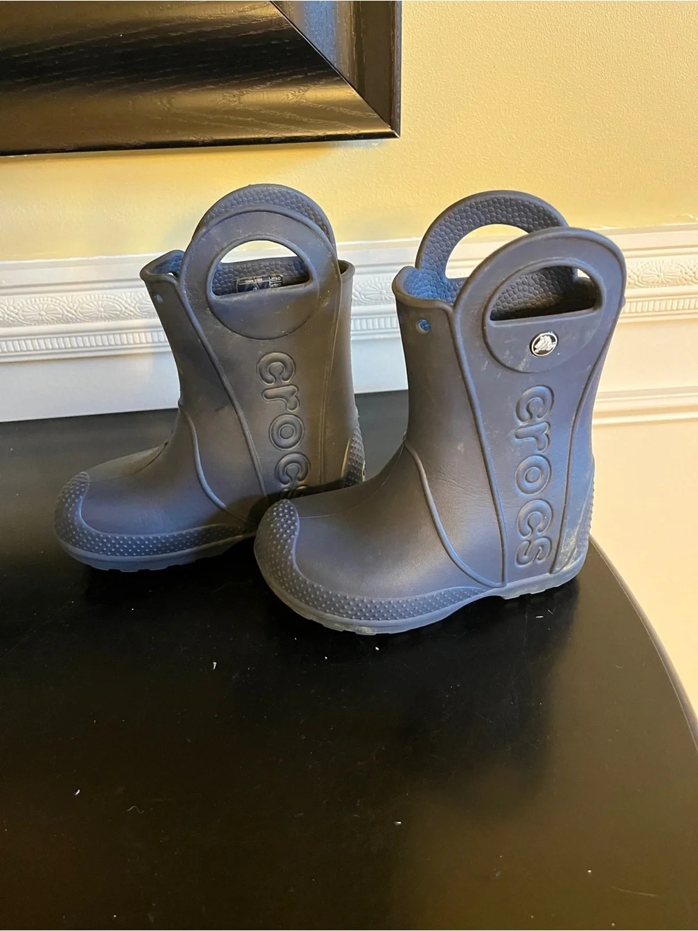 kids size C9 blue Crocs Handle It Rain Boots